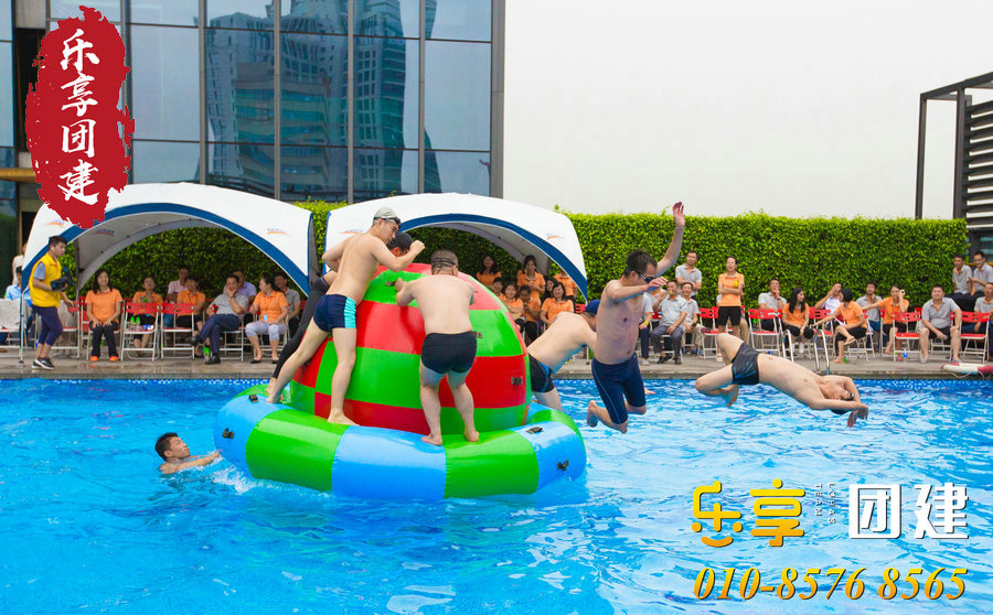 水上充气旋转陀螺图片 水上充气旋转陀螺图片