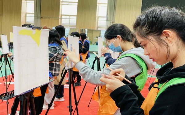 高校学生干部素质拓展活动新闻