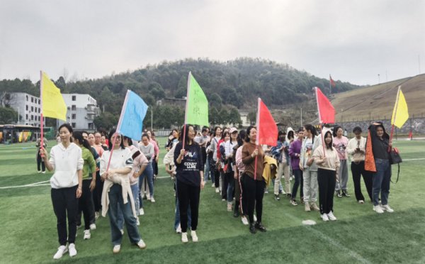 市人社局开展庆祝“三八”妇女节团建活动